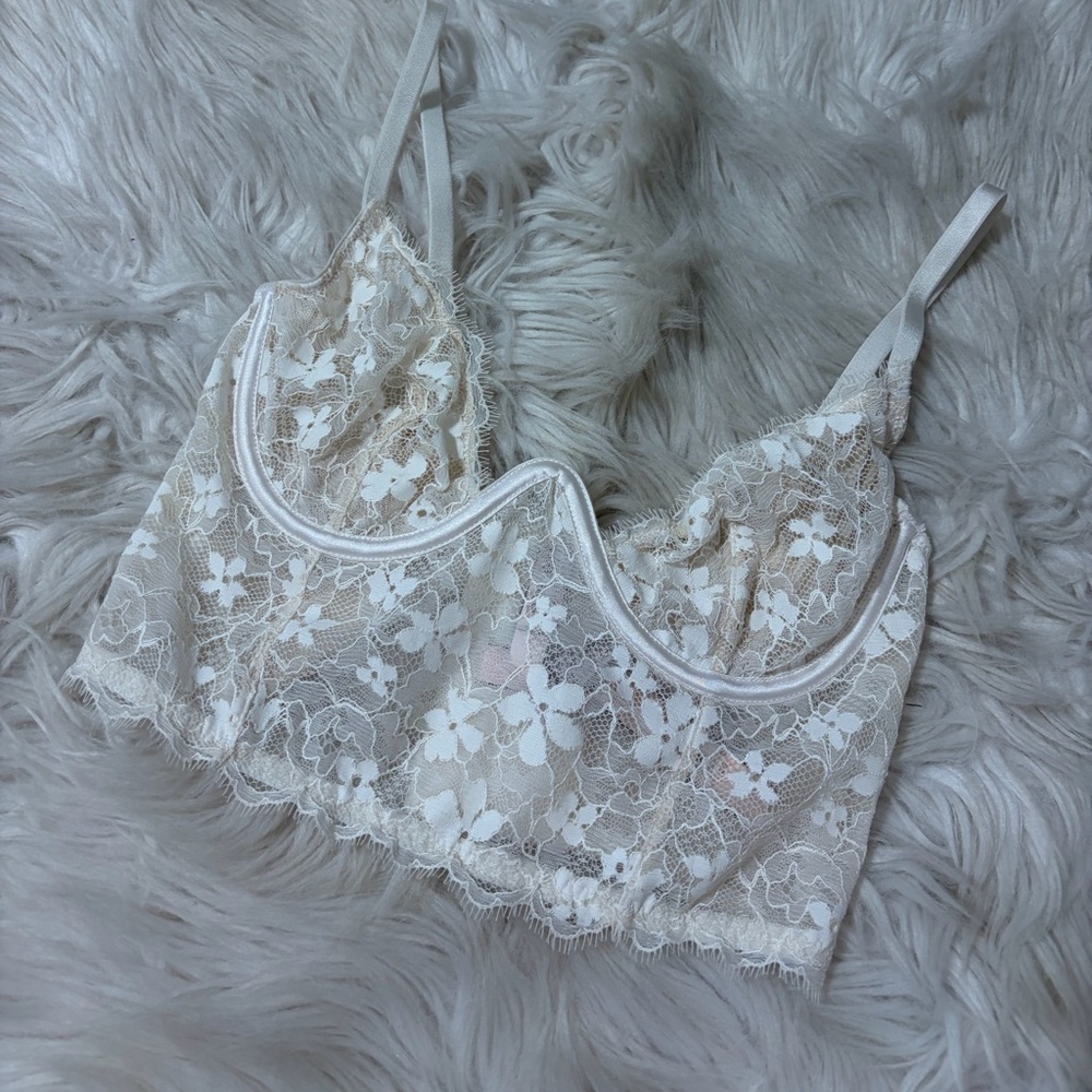 Victoria’s Secret Lace Underwire Bustier Size 30A